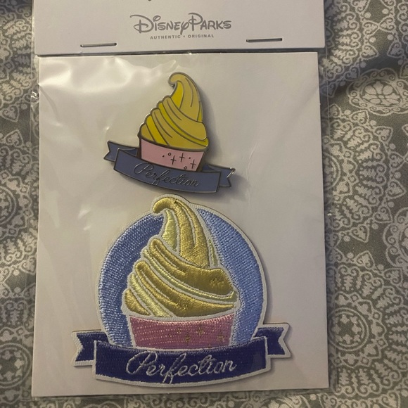 Disney parks Dolewood patch and pin that match and say perfection new - Picture 1 of 1